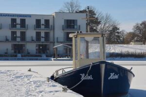Boot Haini im Winter am Hainer See