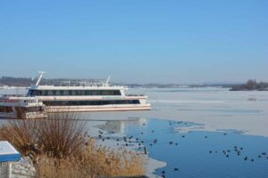 Fahrgastschiff Wachau am Markkleeberger See im Winter Leipziger Seen