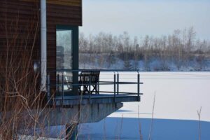 Strandhaus im Winter am Störmthaler See Leipziger Seen