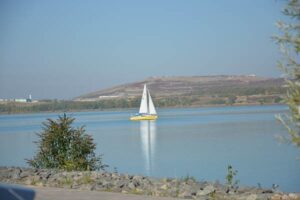 Leipziger Seen Störmthaler See gelbes Segelboot