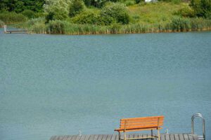Hainer See Steg mit Bank